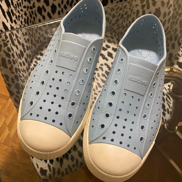 NATIVE SHOES JEFFERSON SKY BLUE SIZE J6 EUC - Picture 6 of 6
